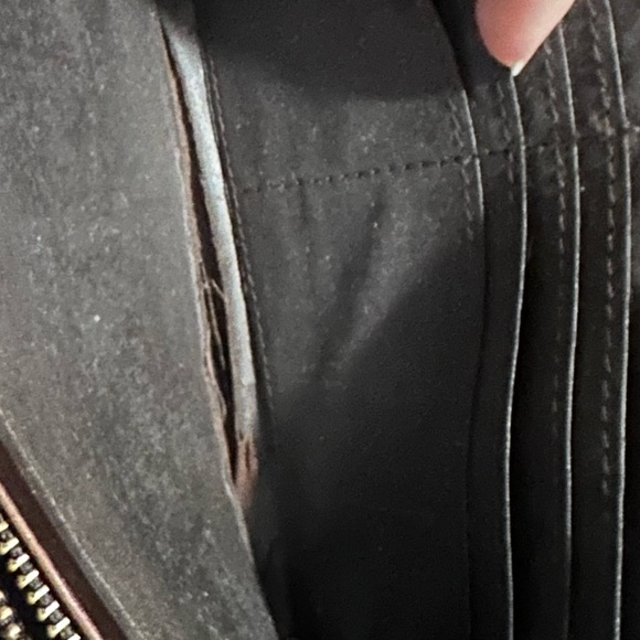 Saint Laurent crocodile-embossed leather long wallet gold-tone YSL logo clasp. - Picture 11 of 11